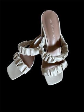 Sincerely Jules Women's Bone  Ruched Strap Sandals - size 7